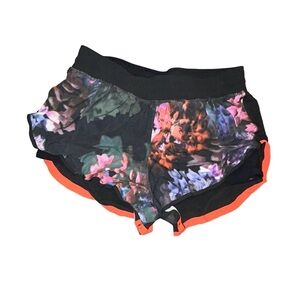 lululemon Women's Pump It Up Spring Has Sprung Shorts Floral Black Size 6 Med